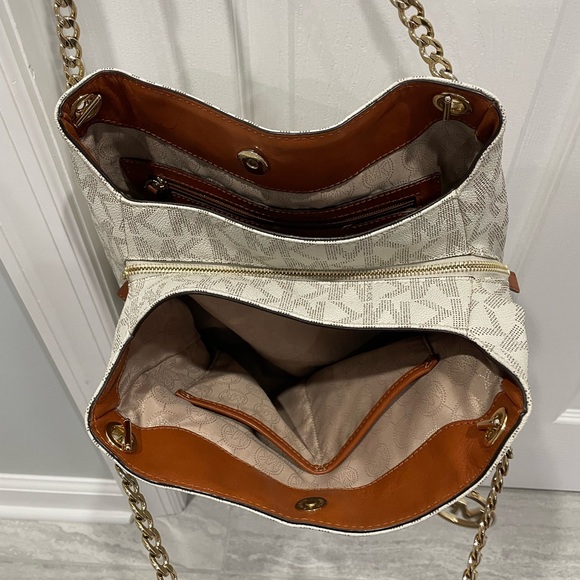 EUC Michael Kors bag - Picture 3 of 6